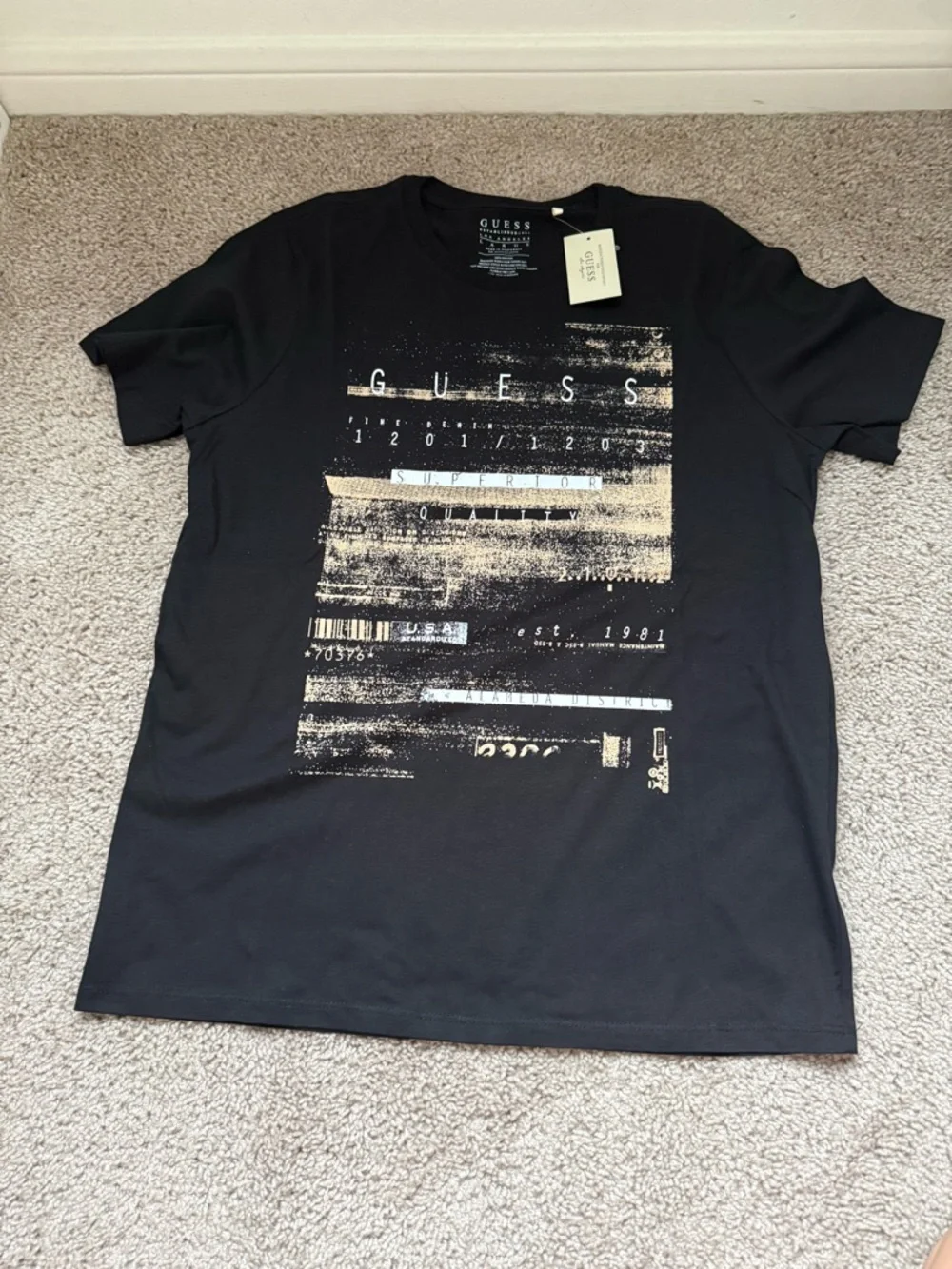 NWT Guess t shirt black large - Picture 1 of 5